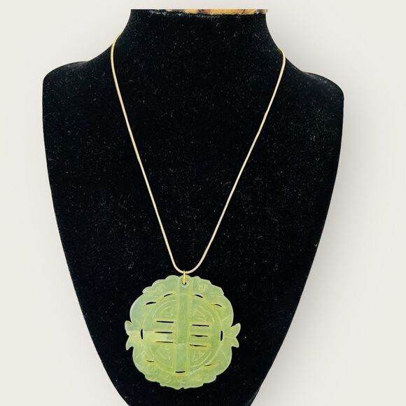 Large round Vintage Carved Green stone - Picture 3 of 4